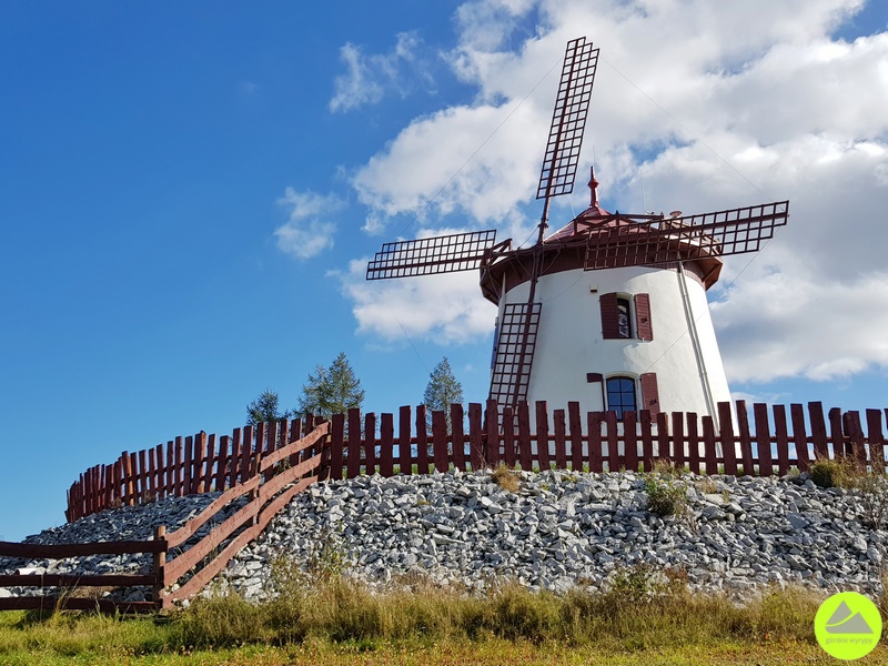 Wiatrak holenderski w Gostkowie – bo Góry Wałbrzyskie swój wiatrak mają!
