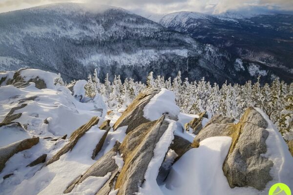 Zimowa trasa na Skalny Stół - widok ze szczytu