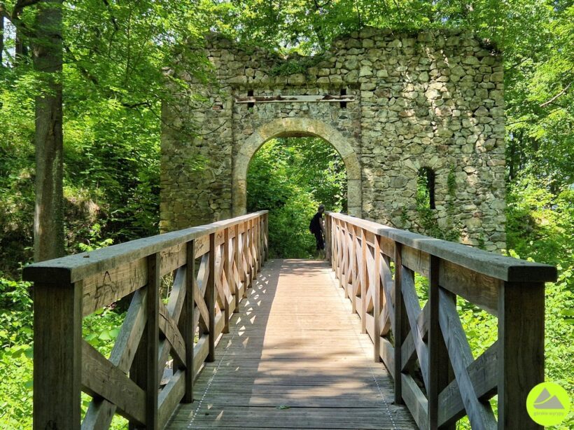 Zamek Cisy - ruiny zamku na Dolnym Śląsku