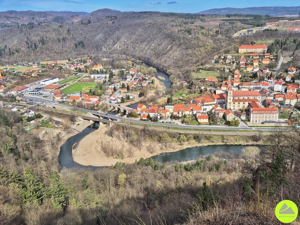Punkt widokowy obryw skalny w Bardzie - Górskie Wyrypy 