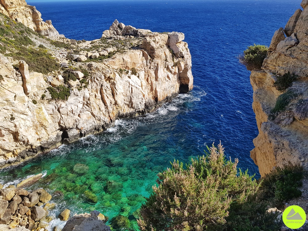 Dzika Malta - klify i zatoka
