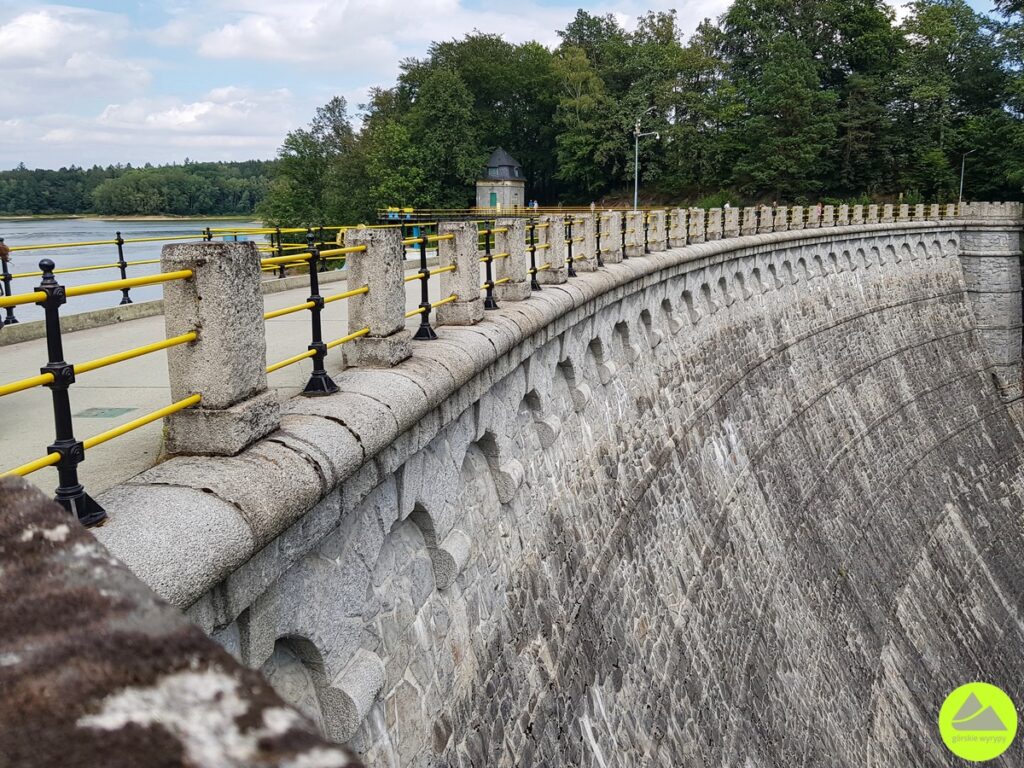 Zapora na Jeziorze Leśniańskim 